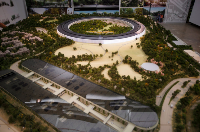 Apple-Campus-2-Spaceship