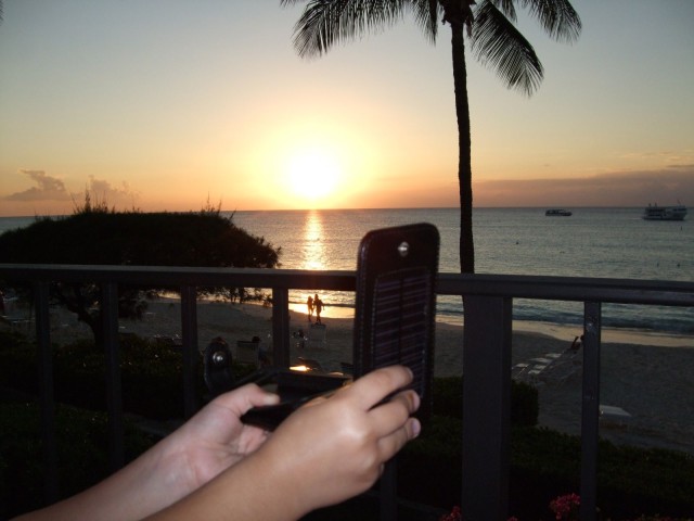 iphone-solar-case2-640x480