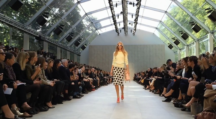 Apple - On the runway with iPhone 5s