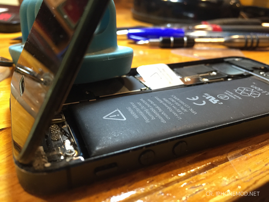 iphone5-battery-swollen-2