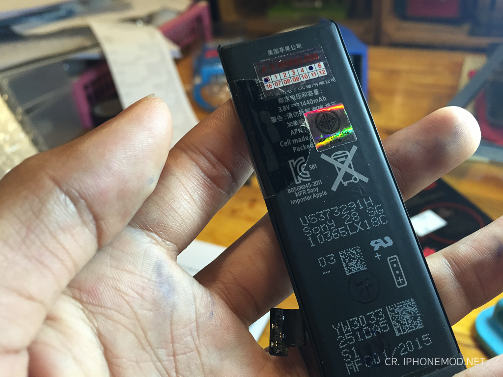 iphone5-battery-swollen-3