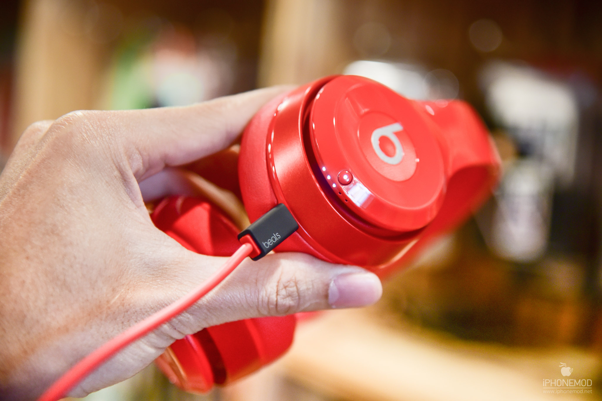 Beats-Solo-Wireless-11