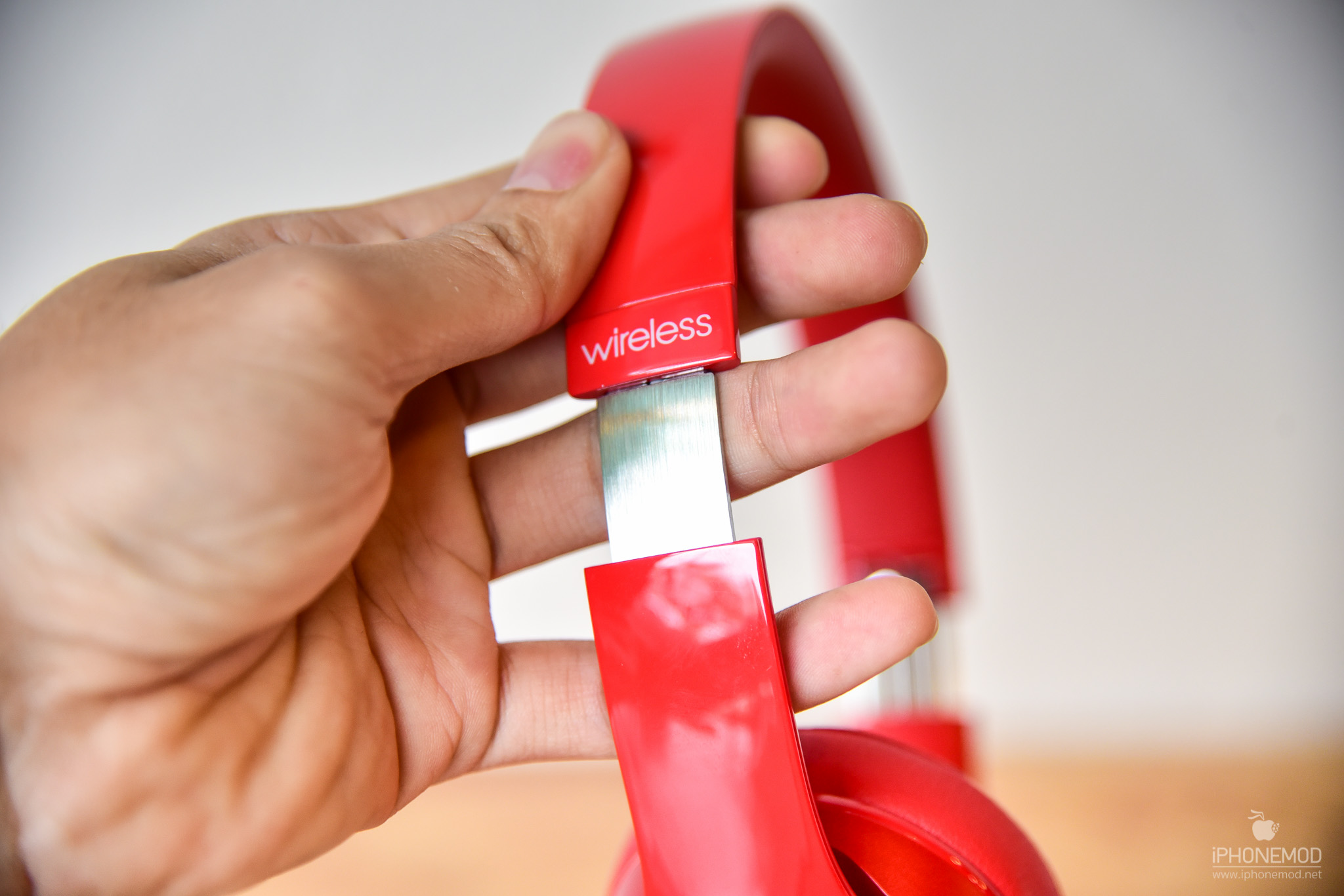 Beats-Solo-Wireless-12