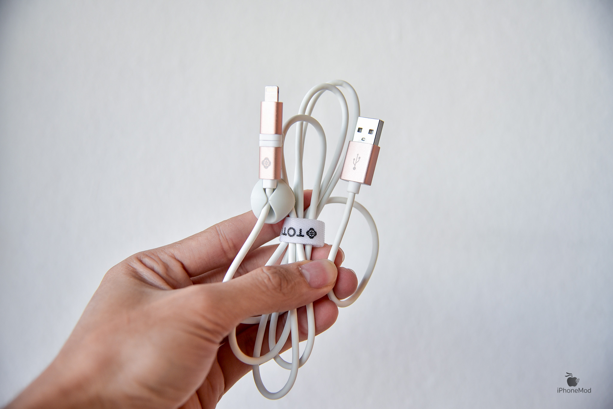 totu-iphone-2in-1-charging-cable-5