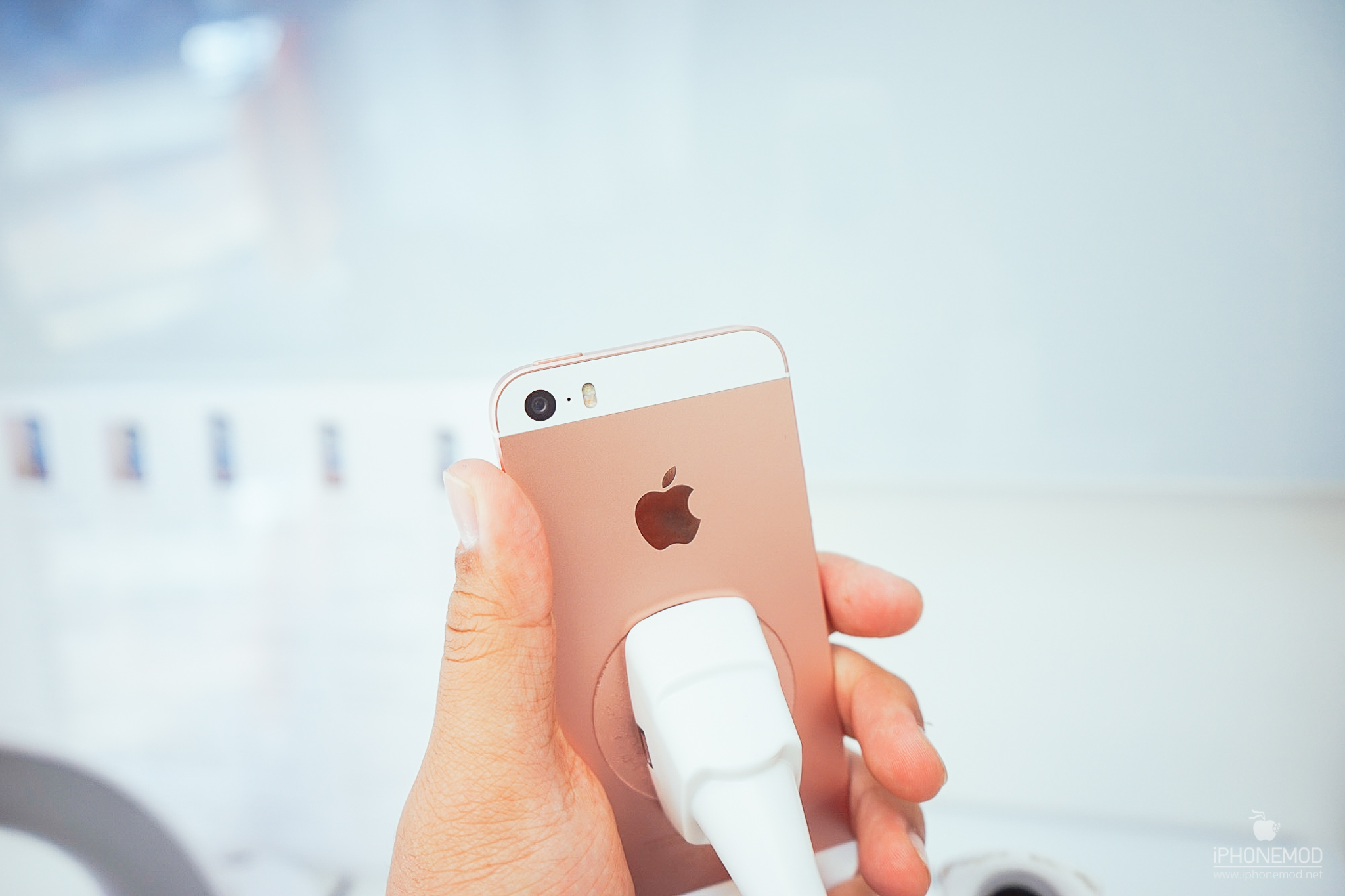 iphone-se-rose-gold-1