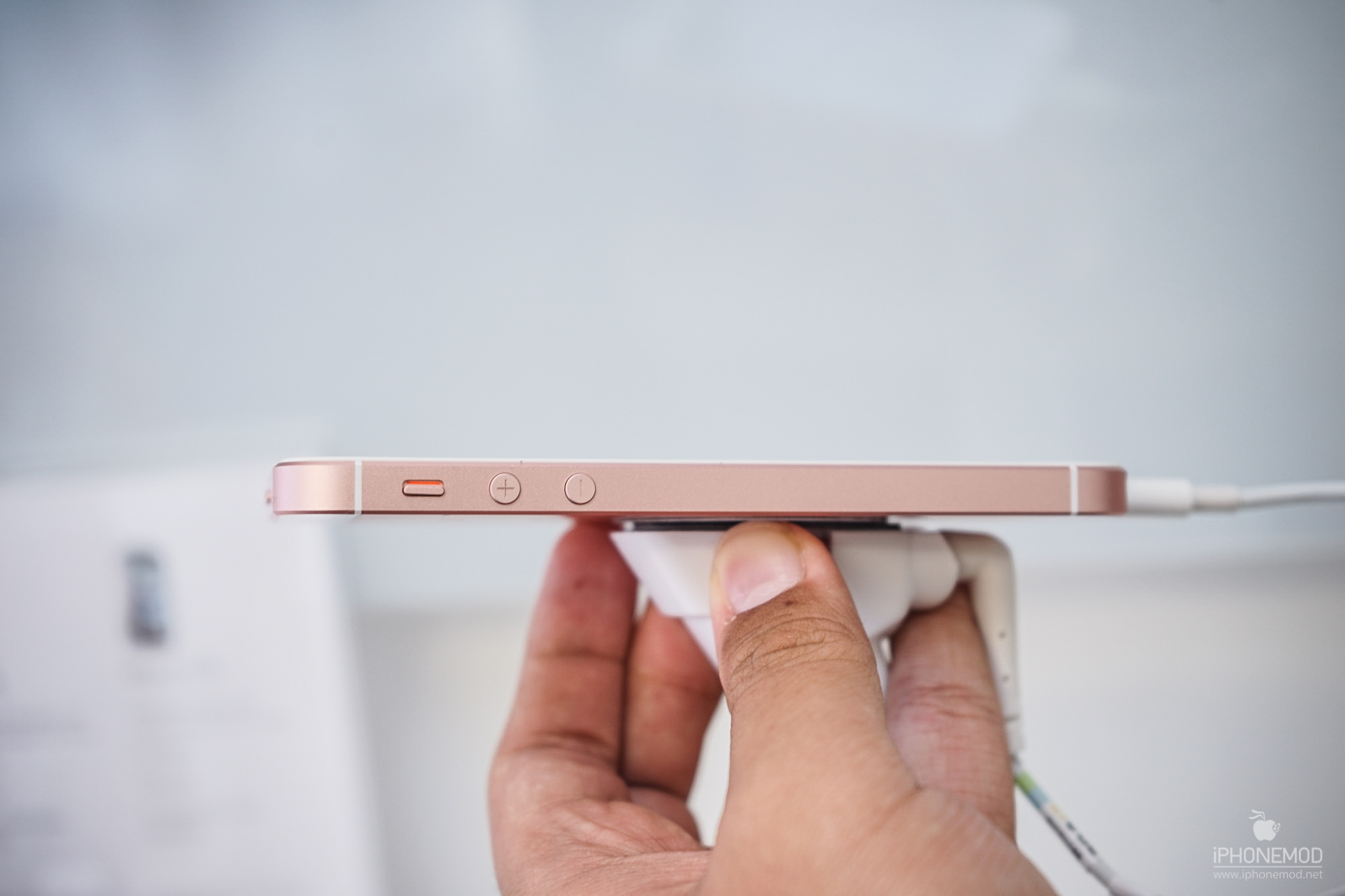 iphone-se-rose-gold-3