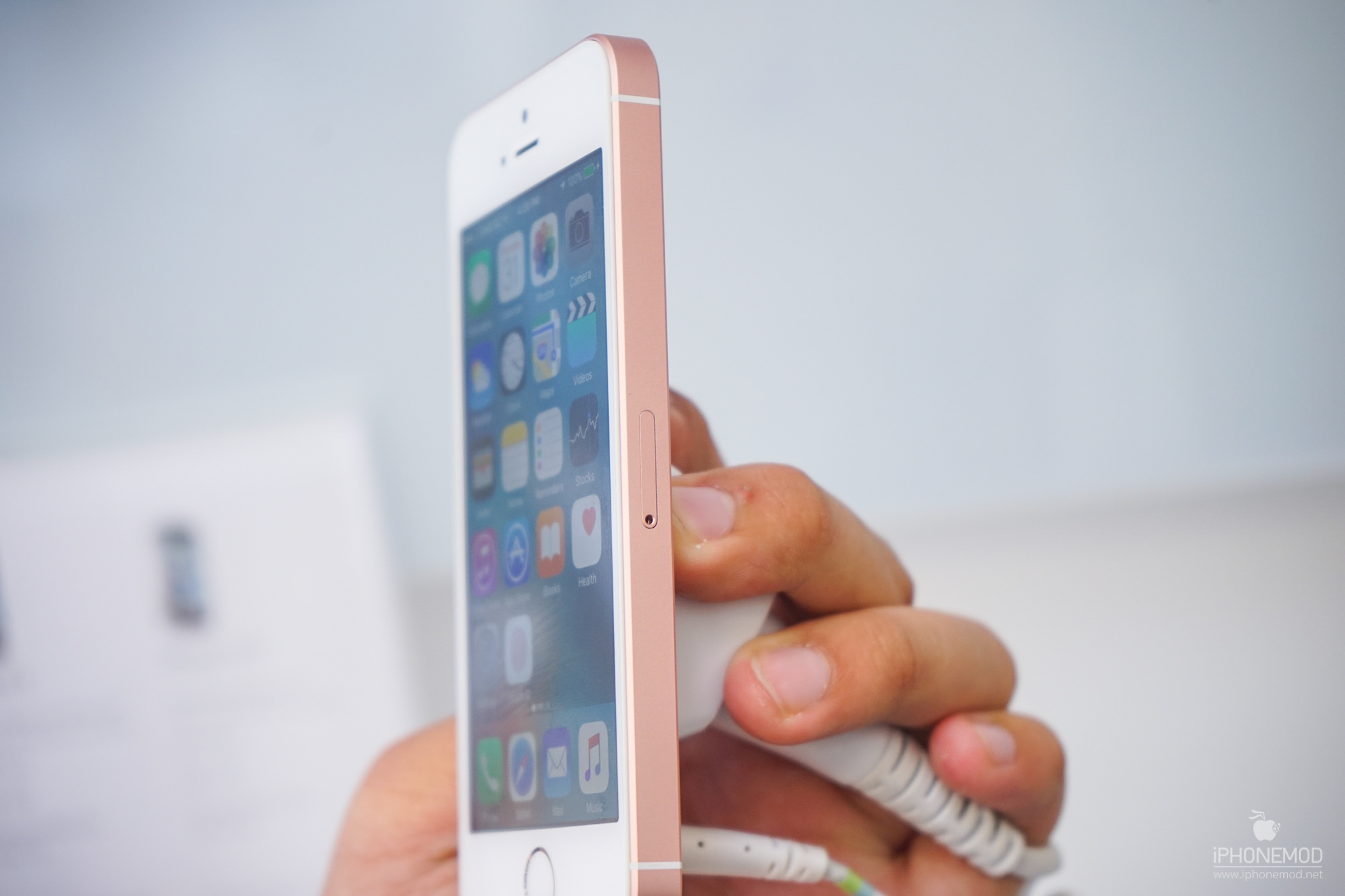 iphone-se-rose-gold-7