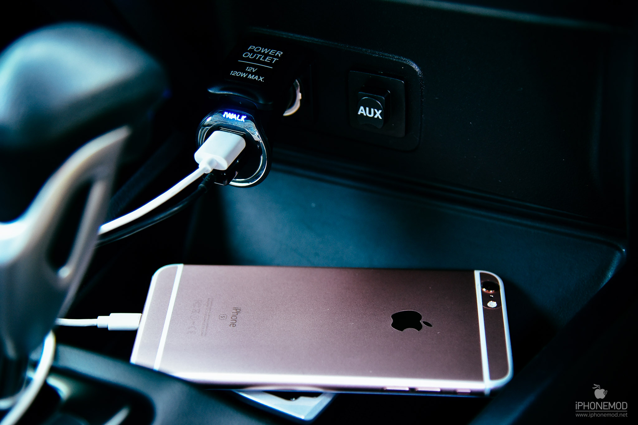 iwalk-car-charger-11