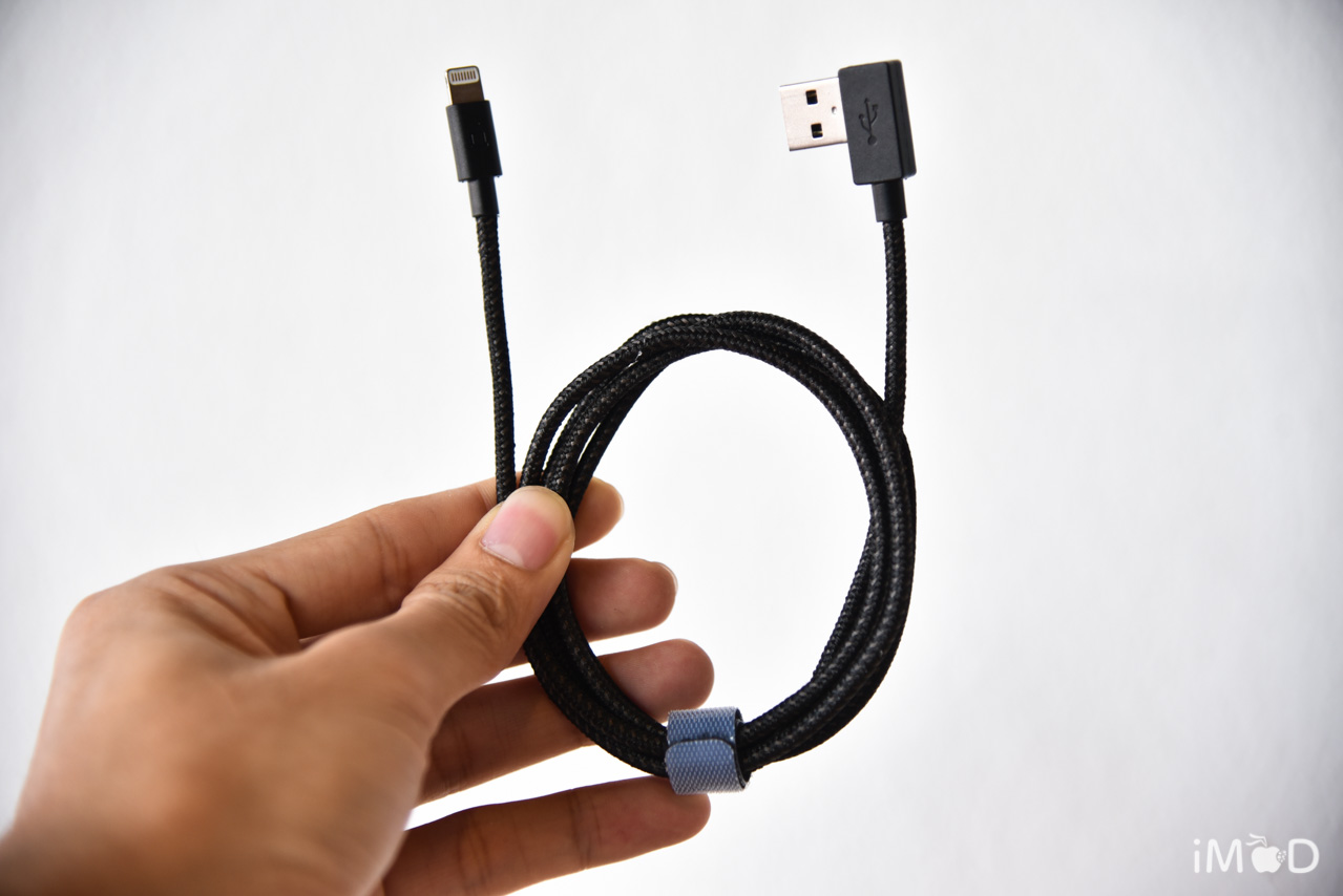 zus-lightning-cable-unbox-2-5