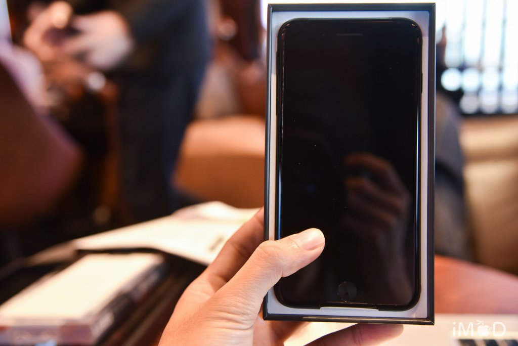 iphone 7 plus jet black-1-3