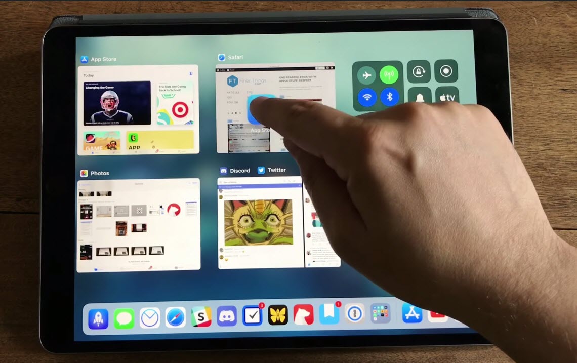 Multitasking Using Snapview ตัวอย่างการใช้ Multitasking ใน iOS 11 ด้วยมือเดียวเพื่อเปิดใช้ 3 แอปที่ ...