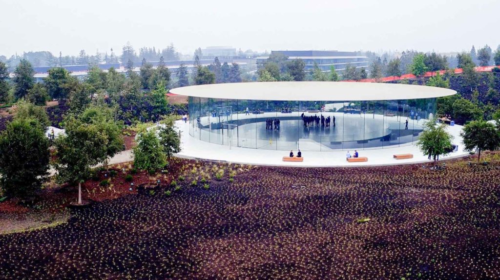 Steve Jobs Theater ได้รับรางวัล "ศิลปะโครงสร้างยอดเยี่ยม"