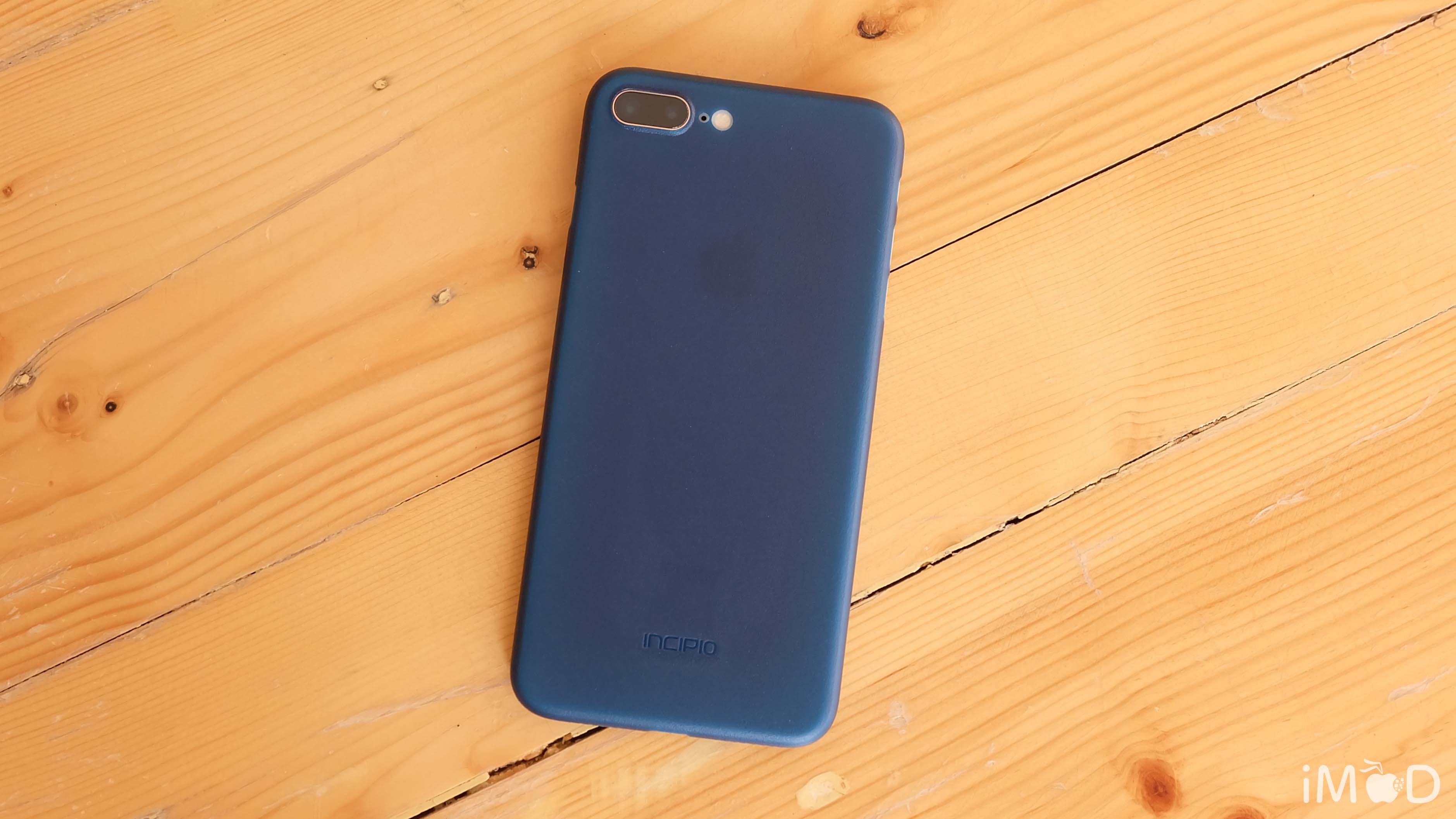 Incipio Feather Light 10