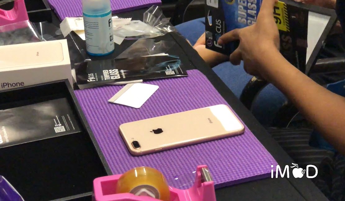 Customer Buying Iphone 8 Powerbuy 6