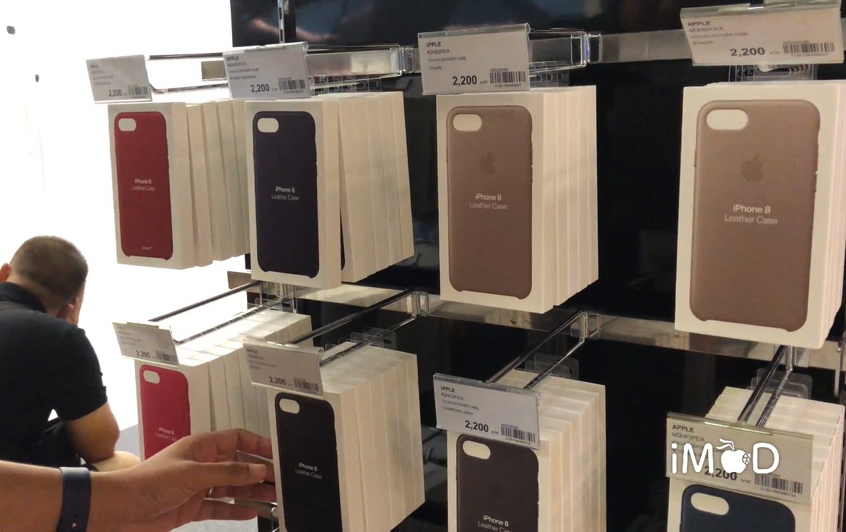 Customer Buying Iphone 8 Powerbuy 8