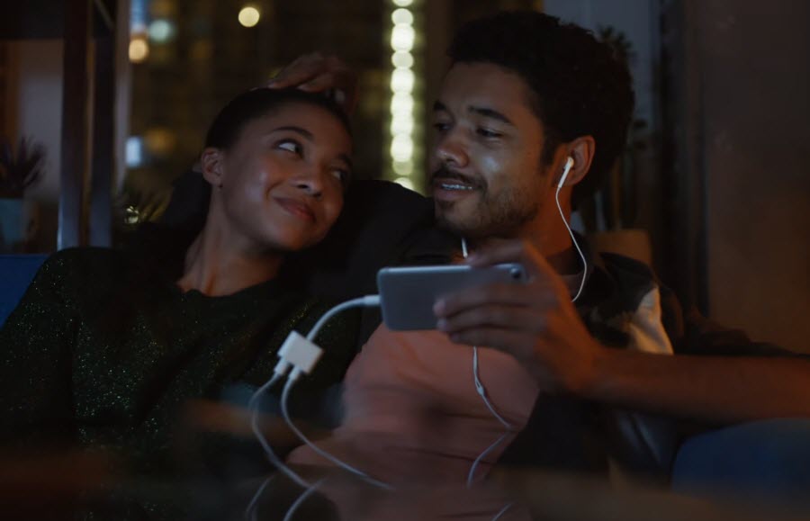 New Samsung Ad Mocks Iphone 4