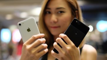 Iphone 8 Vs Pixel 2 Cover