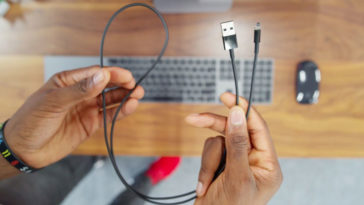 Imac Pro Come With Black Lightning Cable