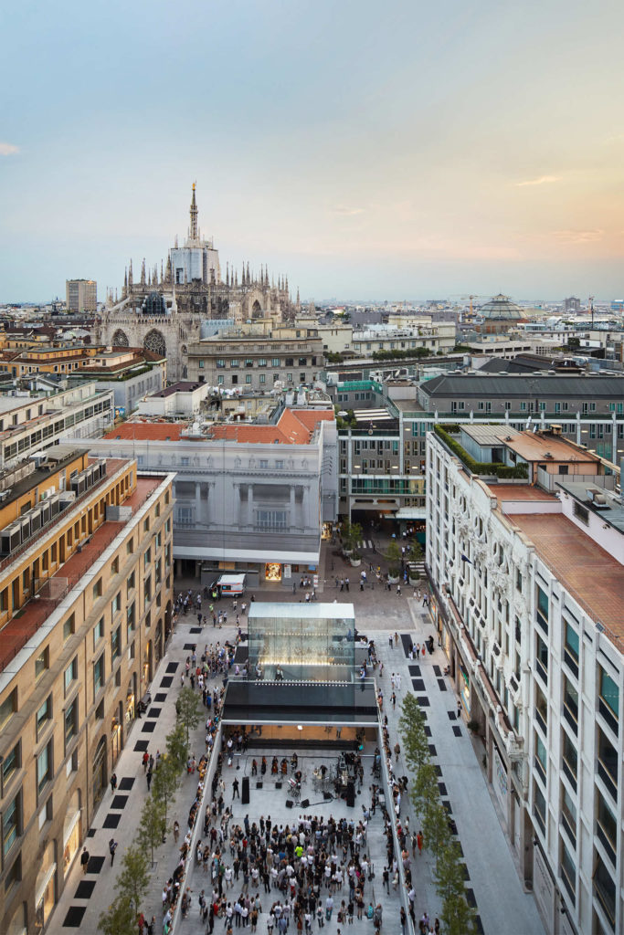 Apple Milan Piazza Liberty Piazza Dusk Outside 07262018