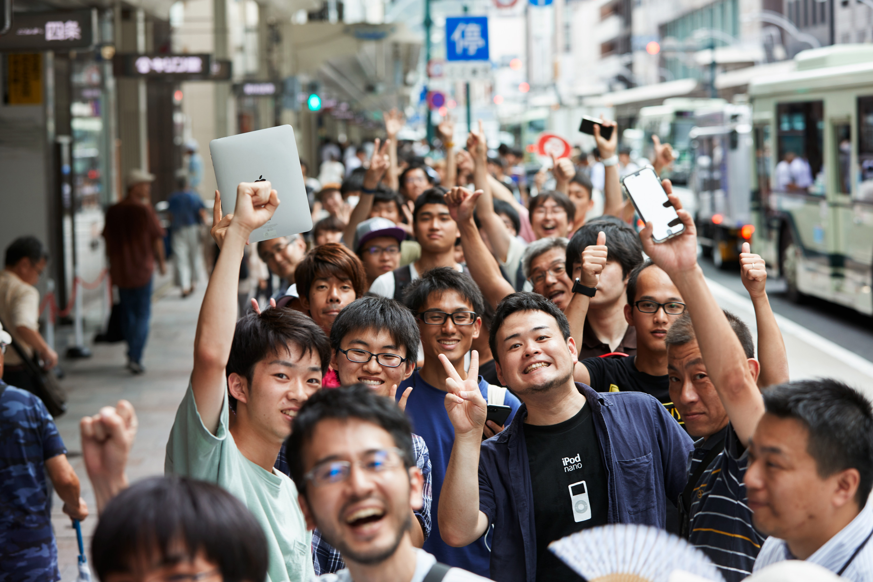 Apple Store Kyoto Shijo Outside Line 08252018