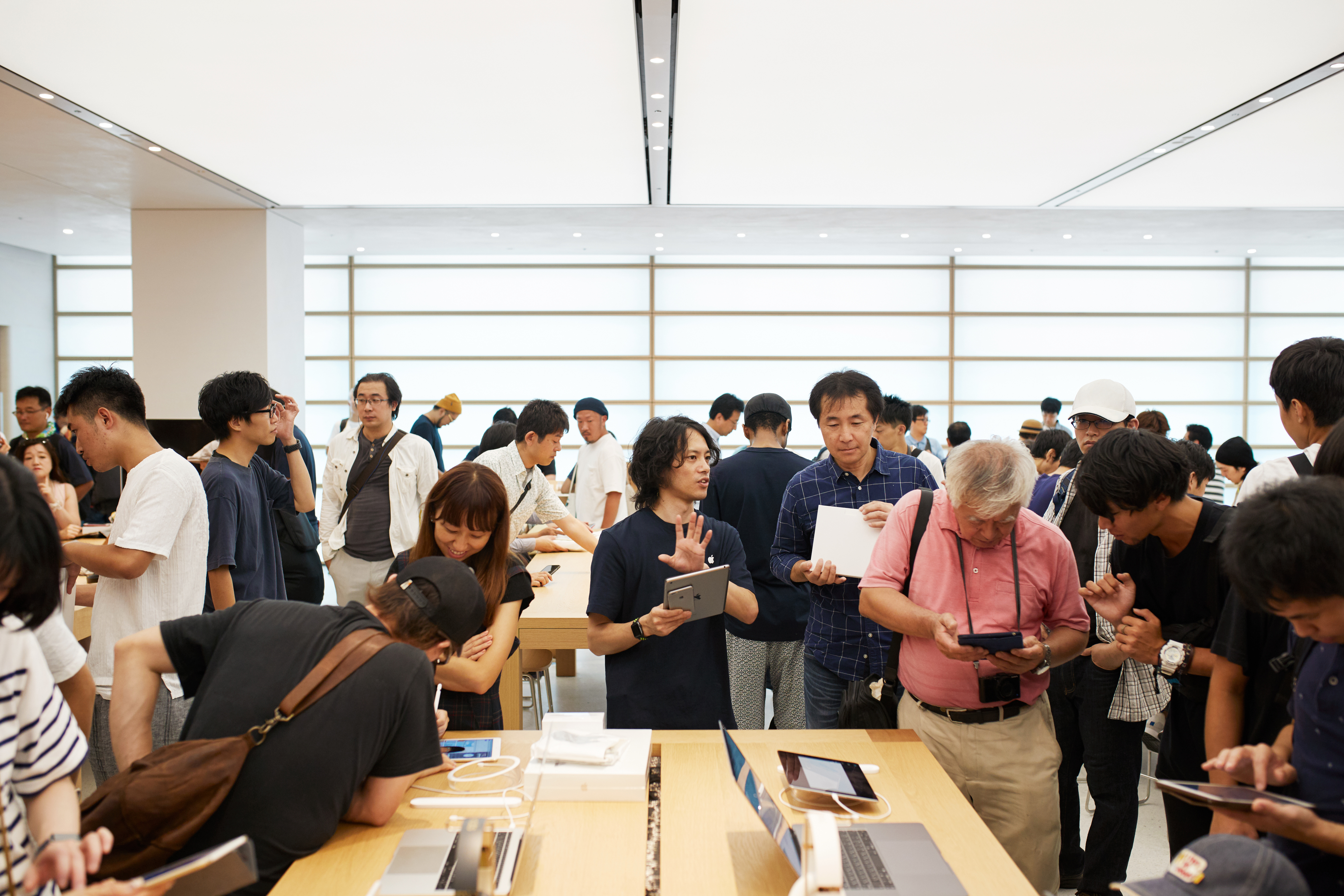 Apple Store Opening Kyoto Shijo Apple Employee 08252018