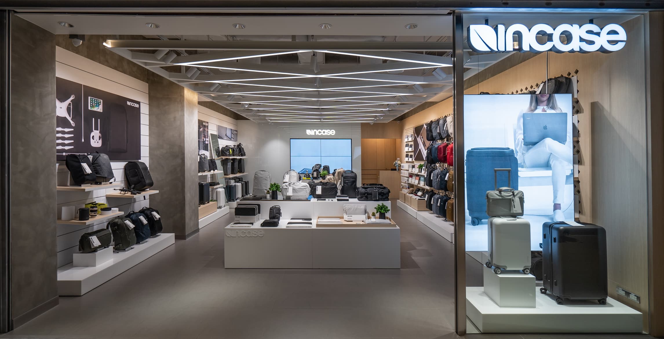 Incase Bangkok Store (9)