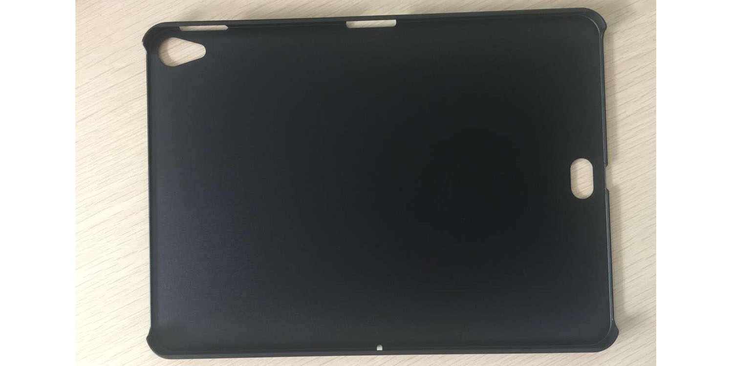 Ipad Pro 2018 Case Leaks Photo Move Smart Connector 1