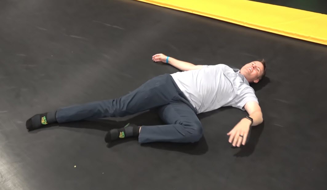 ชมทดสอบ Fall Detection ใน Apple Watch Series 4 ต้องล้มแบบไหนระบบถึงจะ