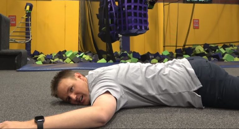 ชมทดสอบ Fall Detection ใน Apple Watch Series 4 ต้องล้มแบบไหนระบบถึงจะ