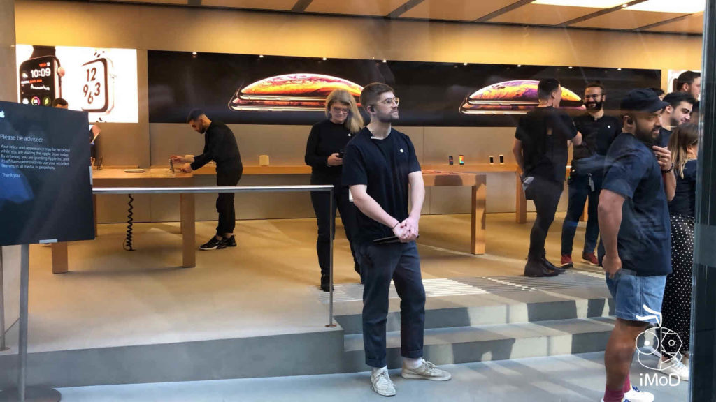 Iphone Xs Iphone Xs Max Apple Watch Series 4 First Launch Day 011