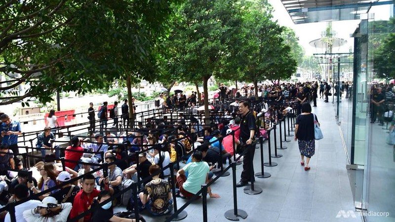 Iphone Xs Iphone Xs Max Apple Watch Series 4 First Launch Day 016