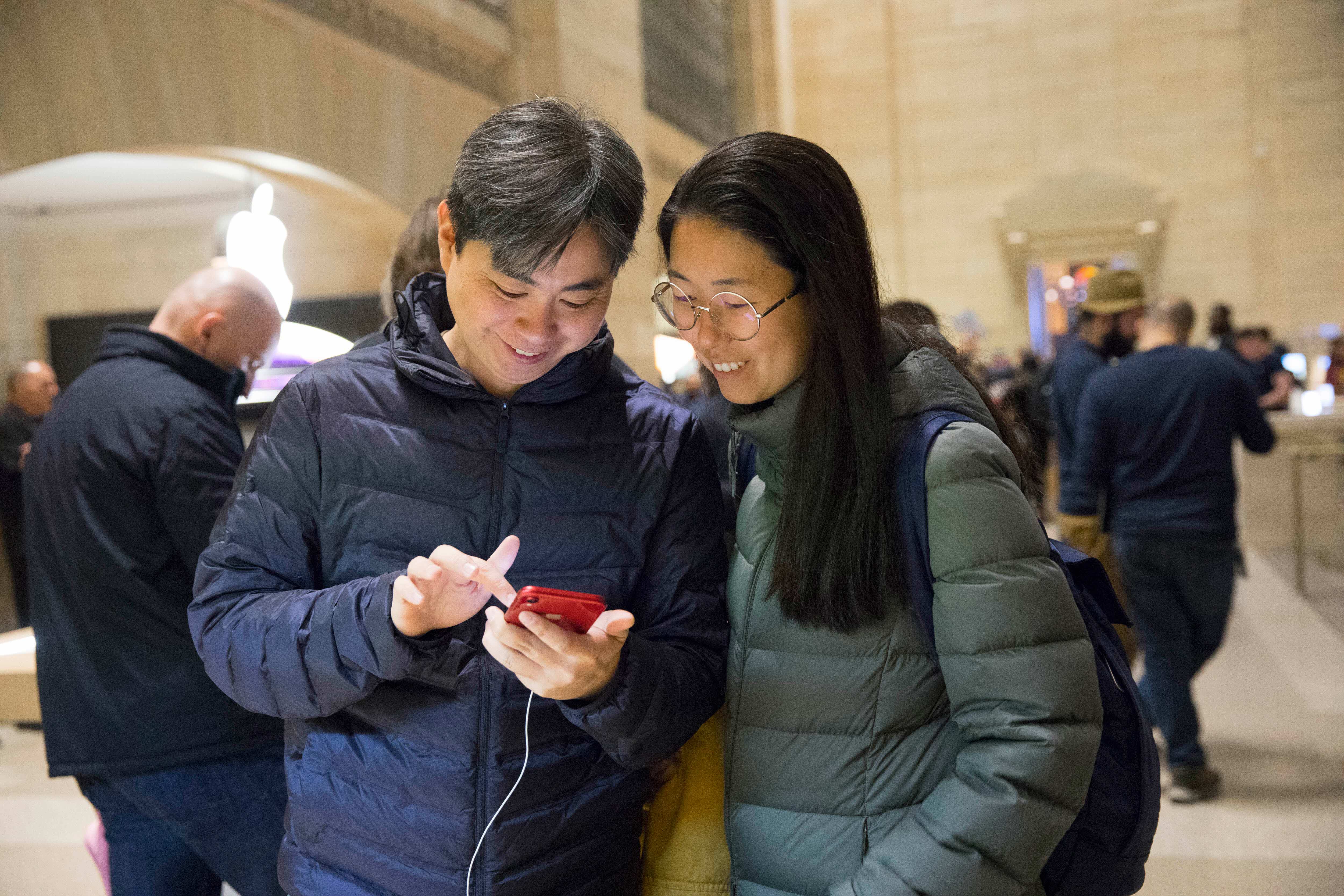 Iphone Xr Launch Grand Central Nyc Couple On Iphonexr 10262018