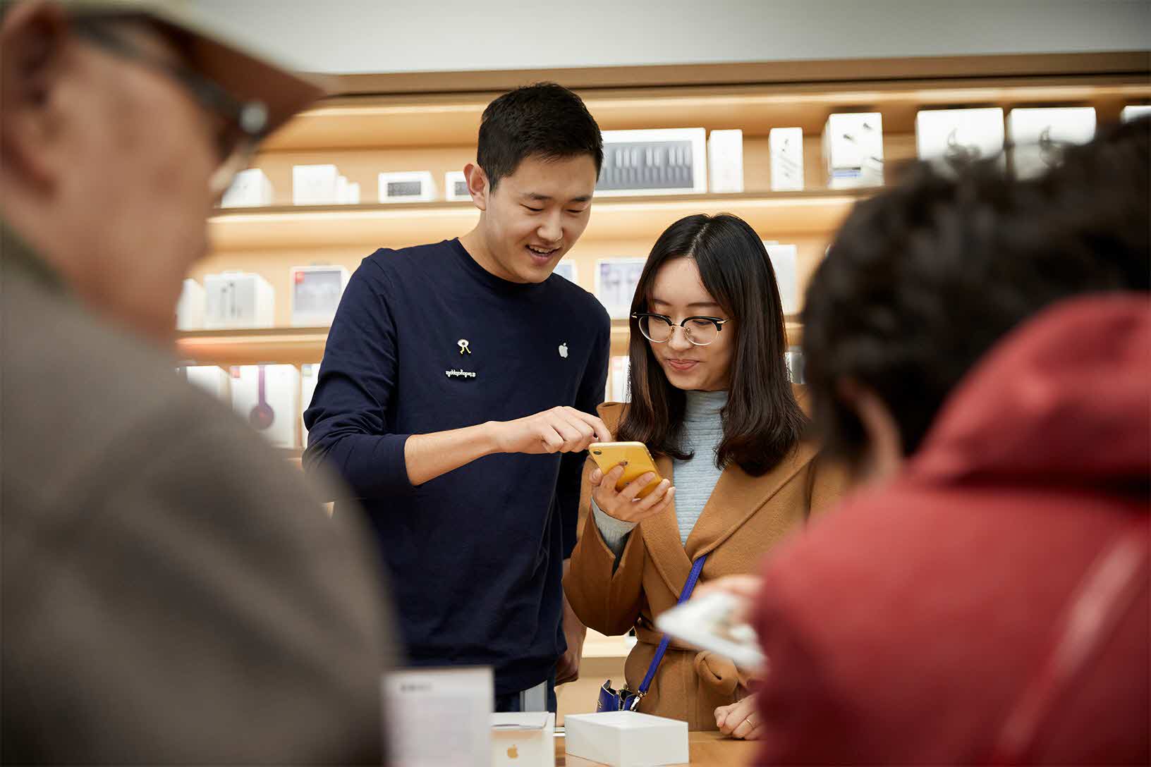 Iphonexr Launch Wangfujing Beijing Customer Help 10262018