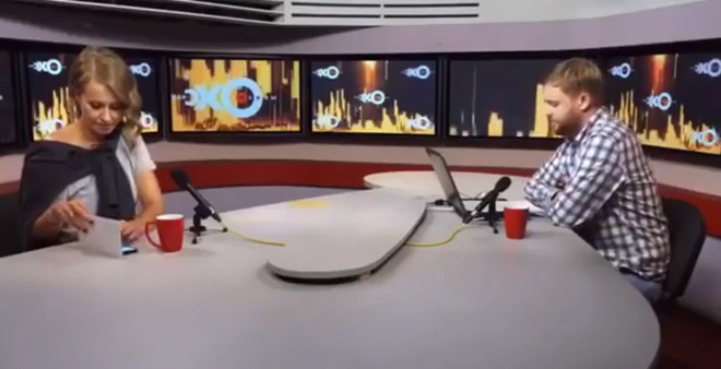 28224 43527 Samsung Influencer Hides Iphone L