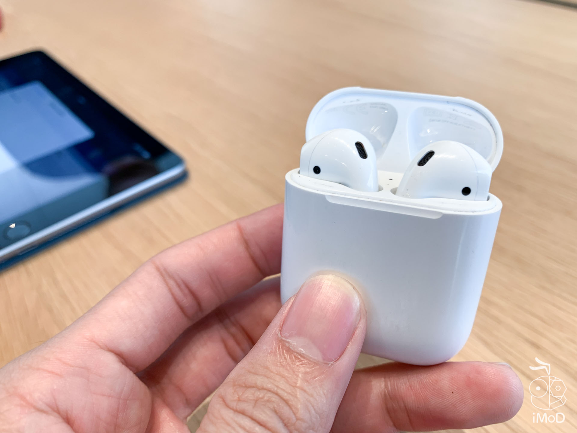 Claim Aripods At Apple Iconsiam 9123