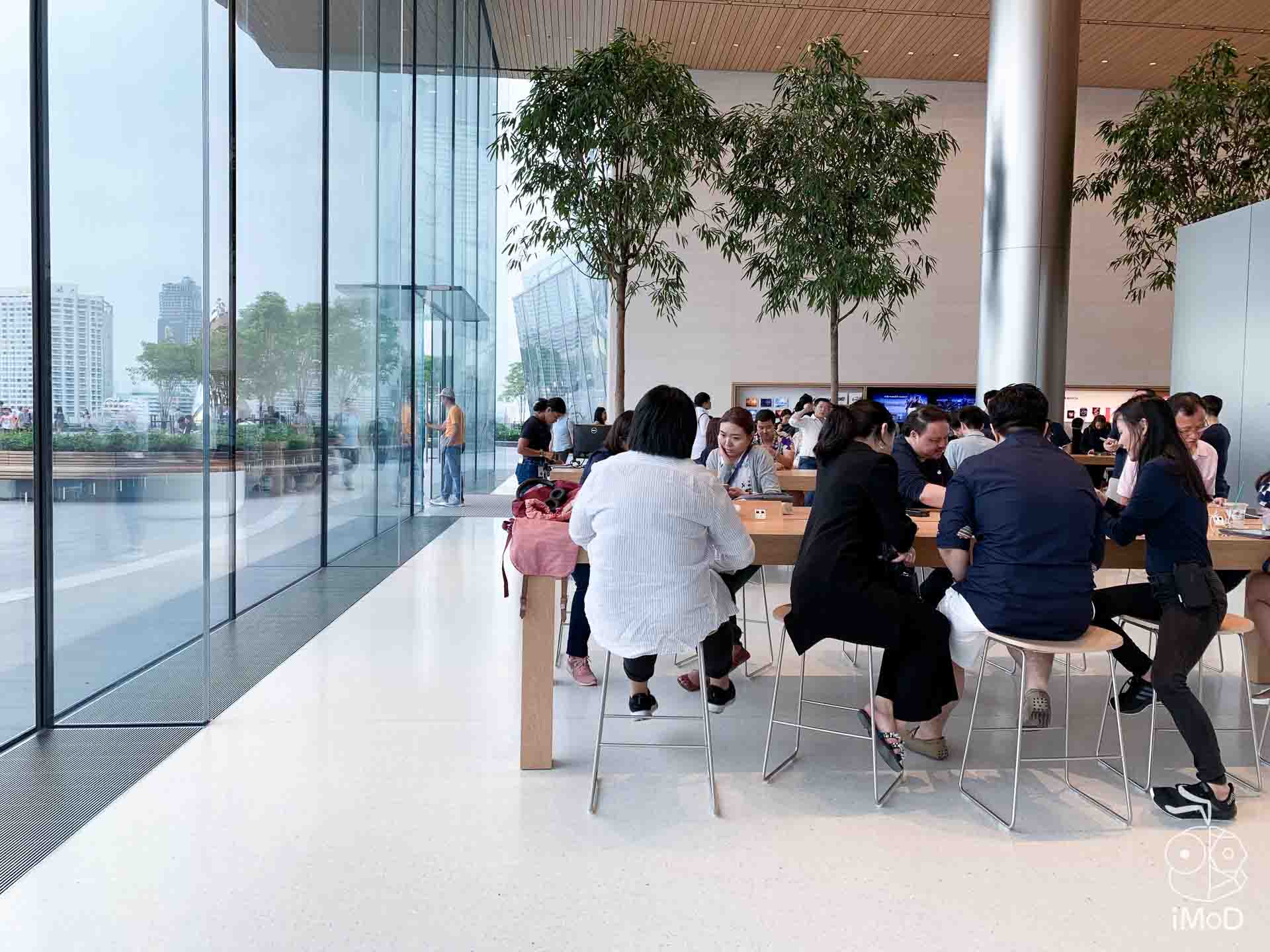 Claim Aripods At Apple Iconsiam 9163