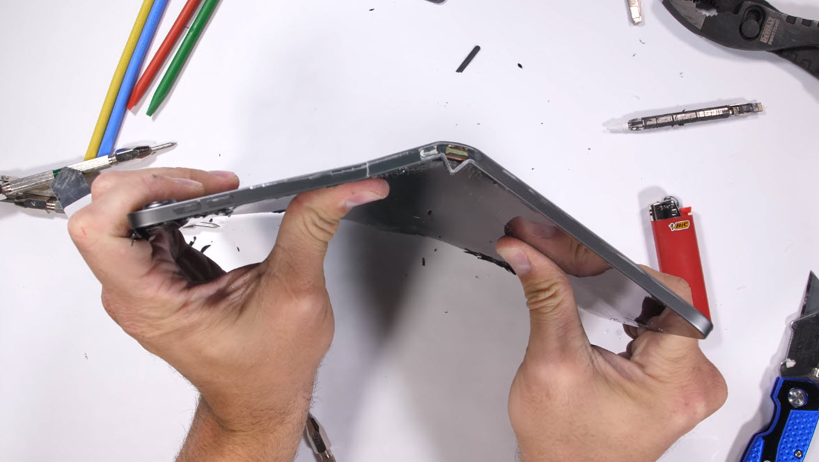 Ipad Pro 2018 Easy To Bend Img 2