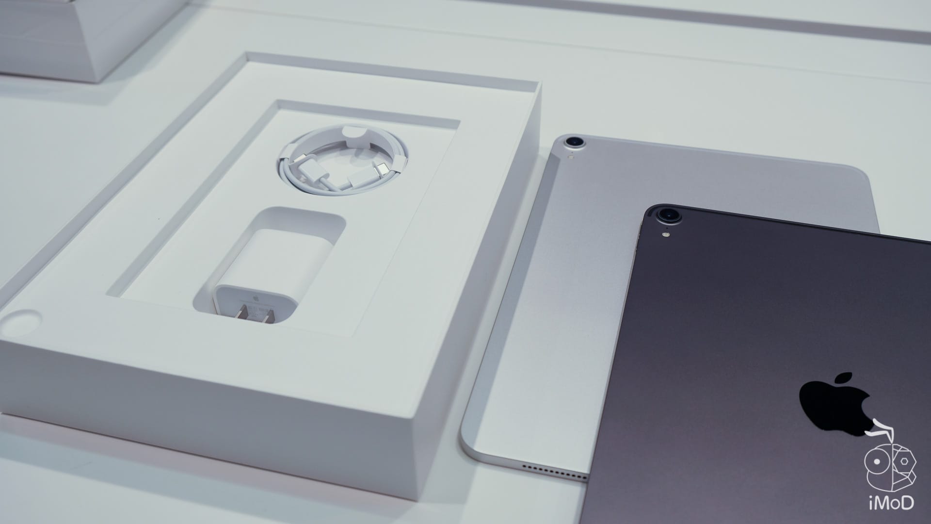 Ipad Pro Macbook Air 2018 Studio7 2438