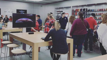 Apple Promote Iphone Xr Apple Store And Online