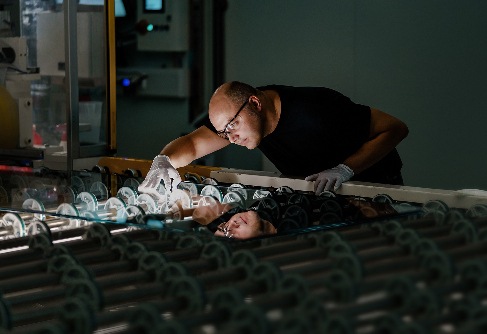 Apple Sr Report 2019 Man Inspecting 03062019