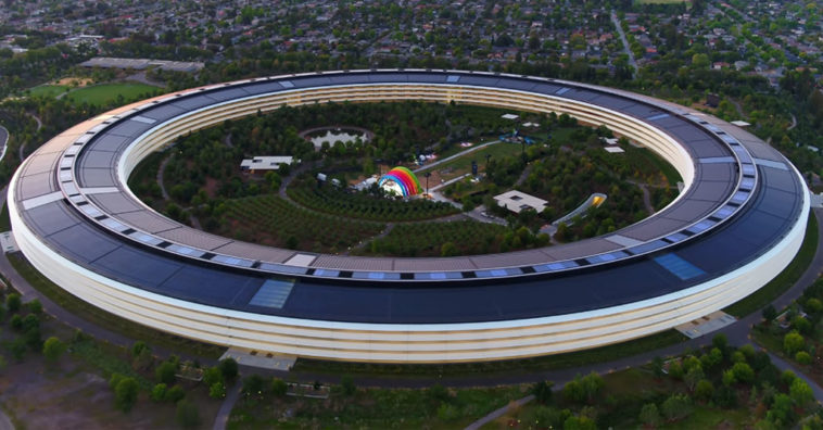 Apple Park \u0e15\u0e01\u0e41\u0e15\u0e48\u0e07\u0e42\u0e17\u0e19\u0e2a\u0e35\u0e23\u0e38\u0e49\u0e07\u0e2a\u0e33\u0e2b\u0e23\u0e31\u0e1a\u0e07\u0e32\u0e19\u0e09\u0e25\u0e2d\u0e07\u0e40\u0e1b\u0e34\u0e14\u0e17\u0e33\u0e01\u0e32\u0e23 (\u0e20\u0e32\u0e22\u0e43\u0e19), Lady Gaga \u0e23\u0e48\u0e27\u0e21\u0e41\u0e2a\u0e14\u0e07\u0e04\u0e2d\u0e19\u0e40\u0e2a\u0e34\u0e23\u0e4c\u0e15\u0e14\u0e49\u0e27\u0e22