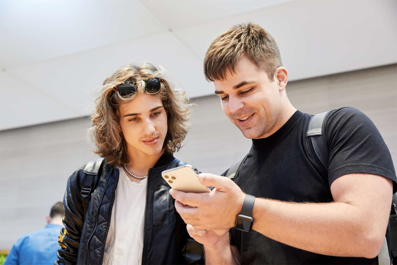 Apple Iphone 11 Pro Apple Watch 5 Availability Ny Guests With Iphone 11 Pro 092019