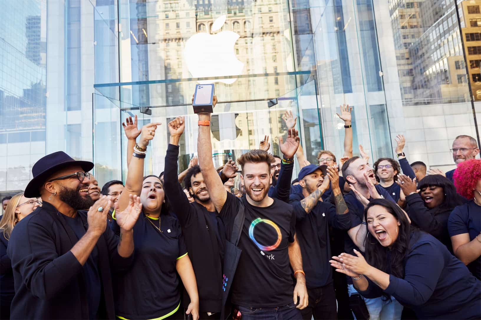 Apple Iphone 11 Pro Apple Watch 5 Availability Ny Team Members Welcomes First Guests 092019
