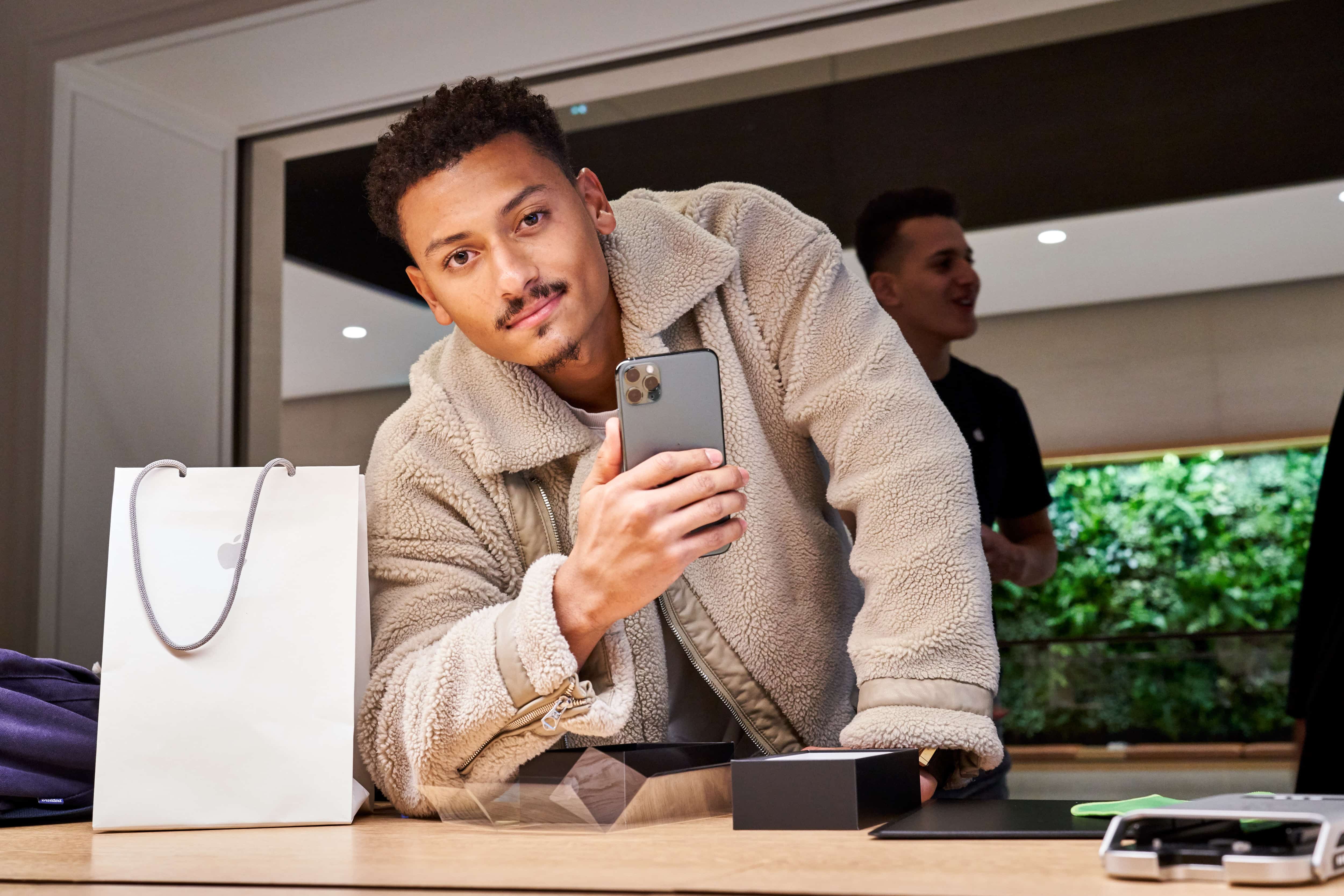 Apple Iphone 11 Pro Apple Watch 5 Availability Paris Customer Iphone 11 Pro Max 092019