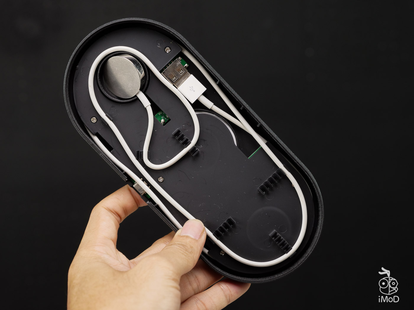 Uniq Aereo 3 In 1 Wireless Charging Pad Review 1299814