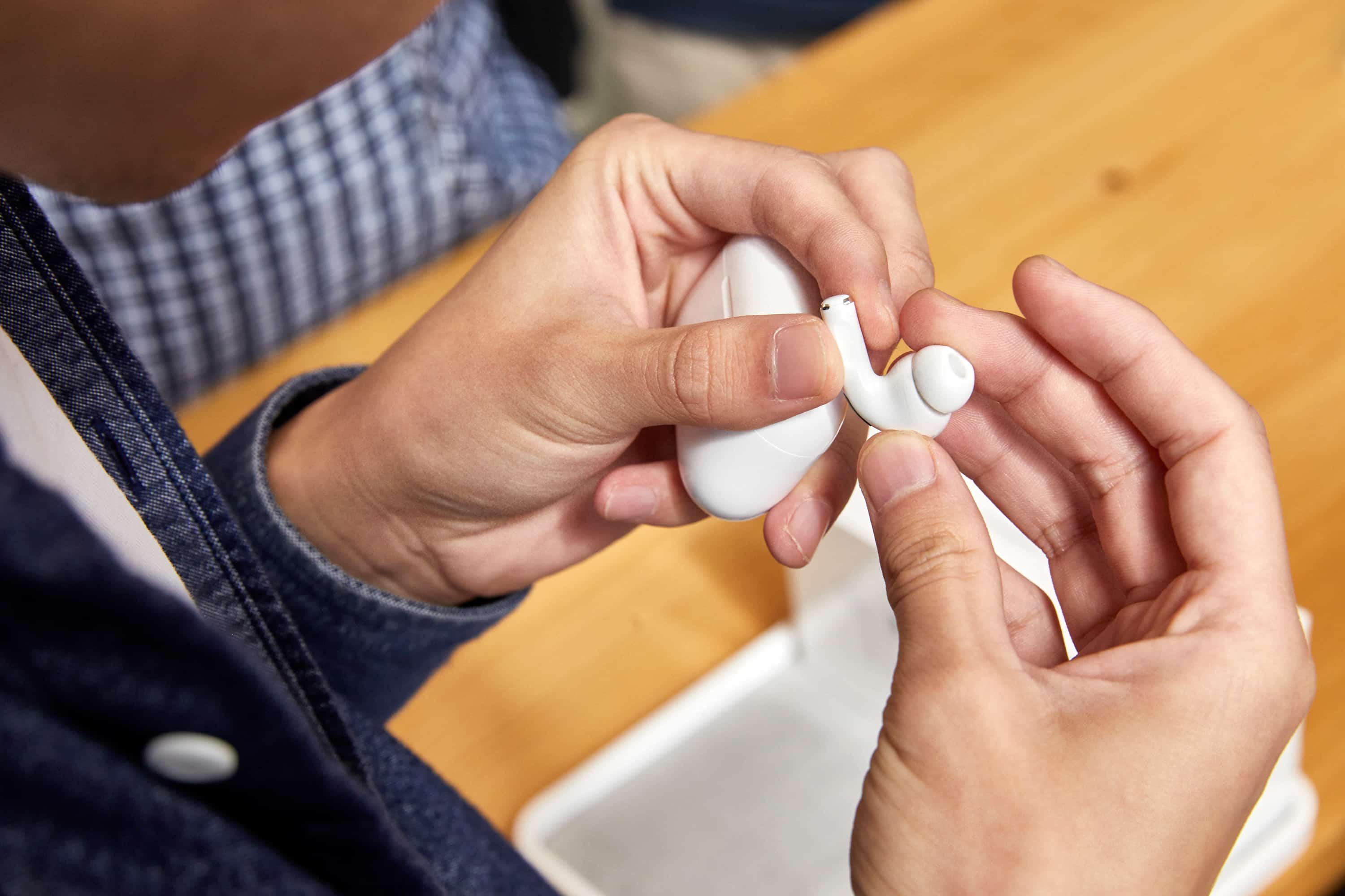 Apple Airpod Pro Launch Shanghai Guest With New Airpod Pro In Hand 10302019