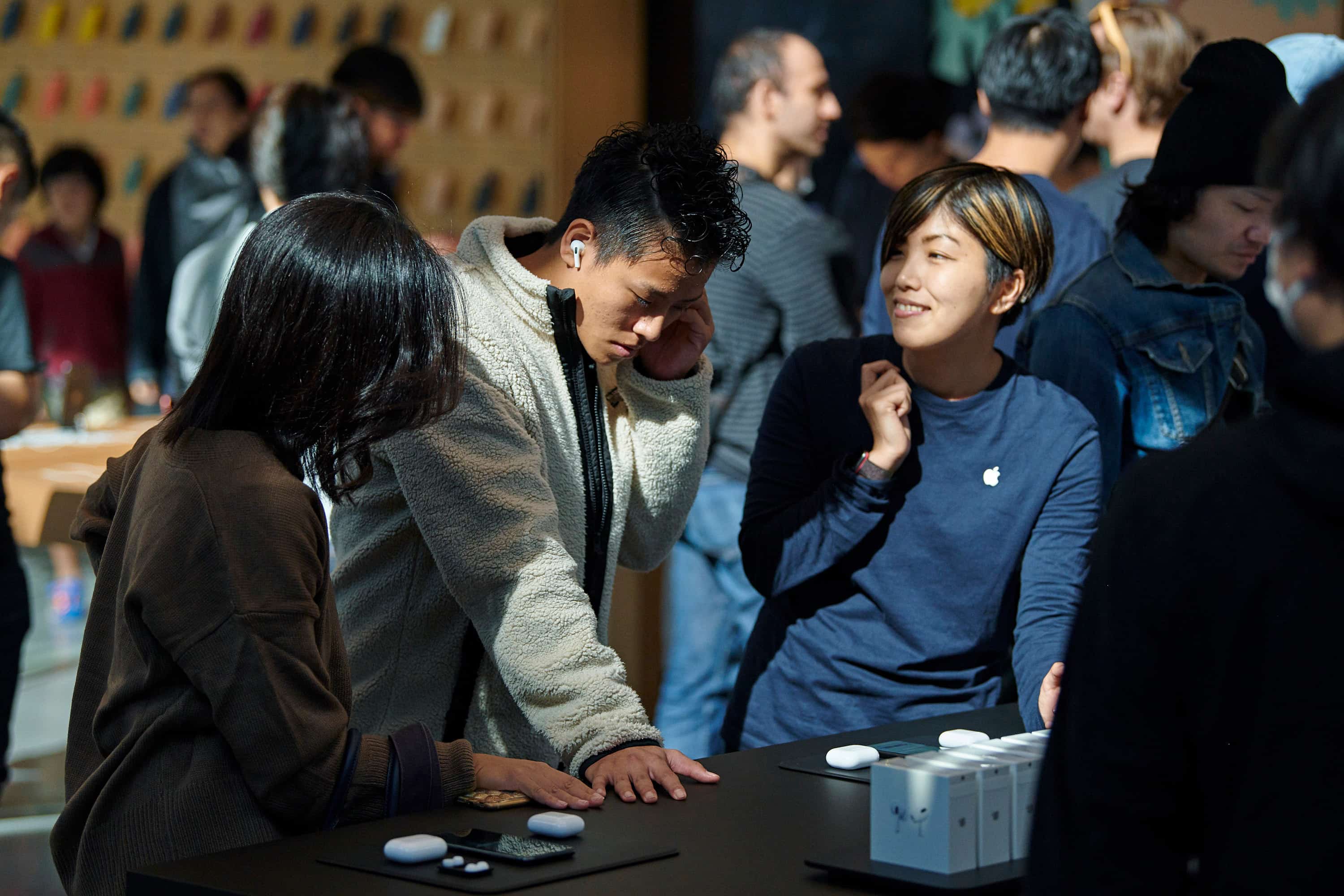 Apple Airpod Pro Launch Tokyo Guests With Team Member 10302019