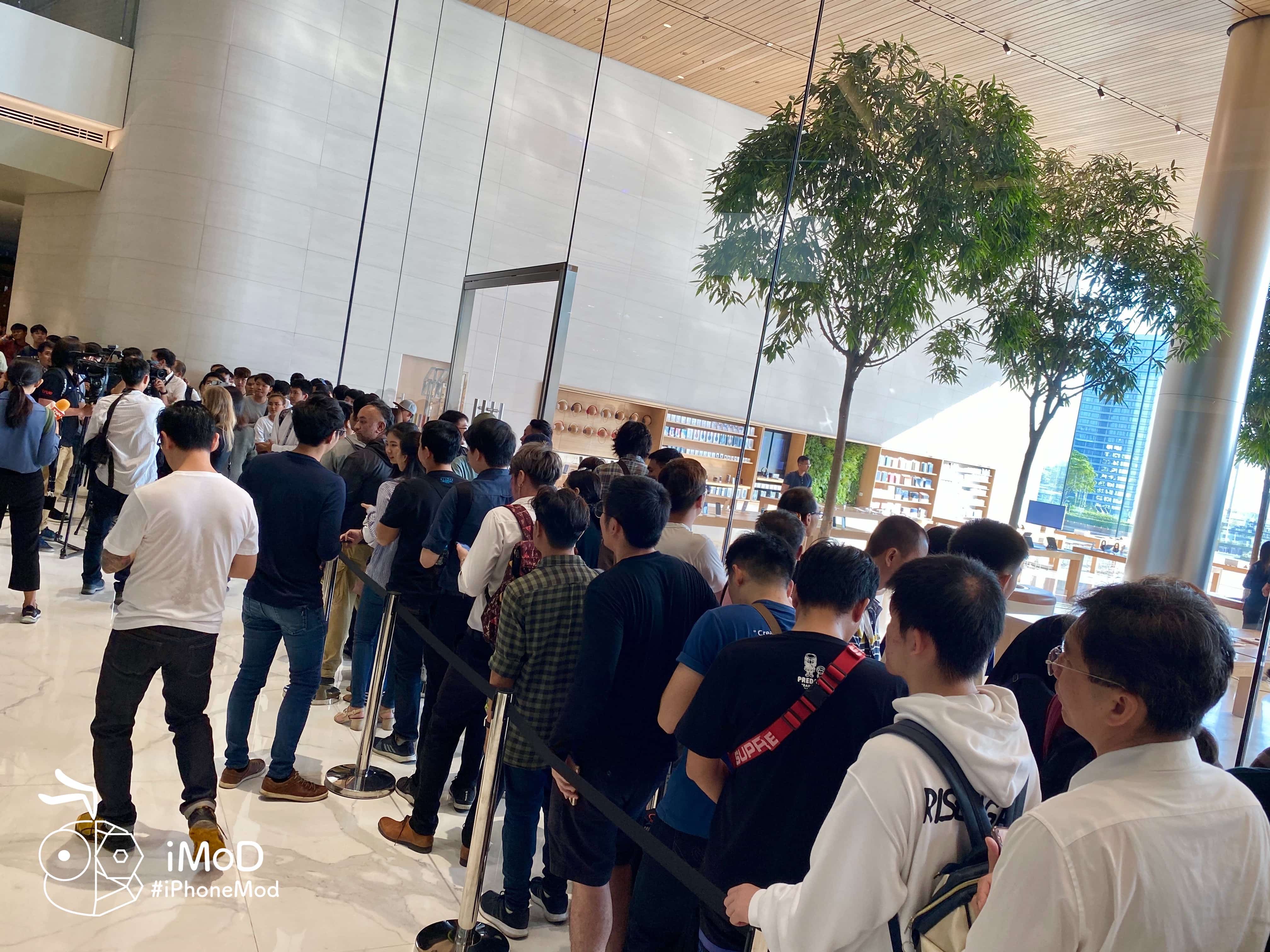 Apple Iconsiam Iphone 11 Released First Date Img 1