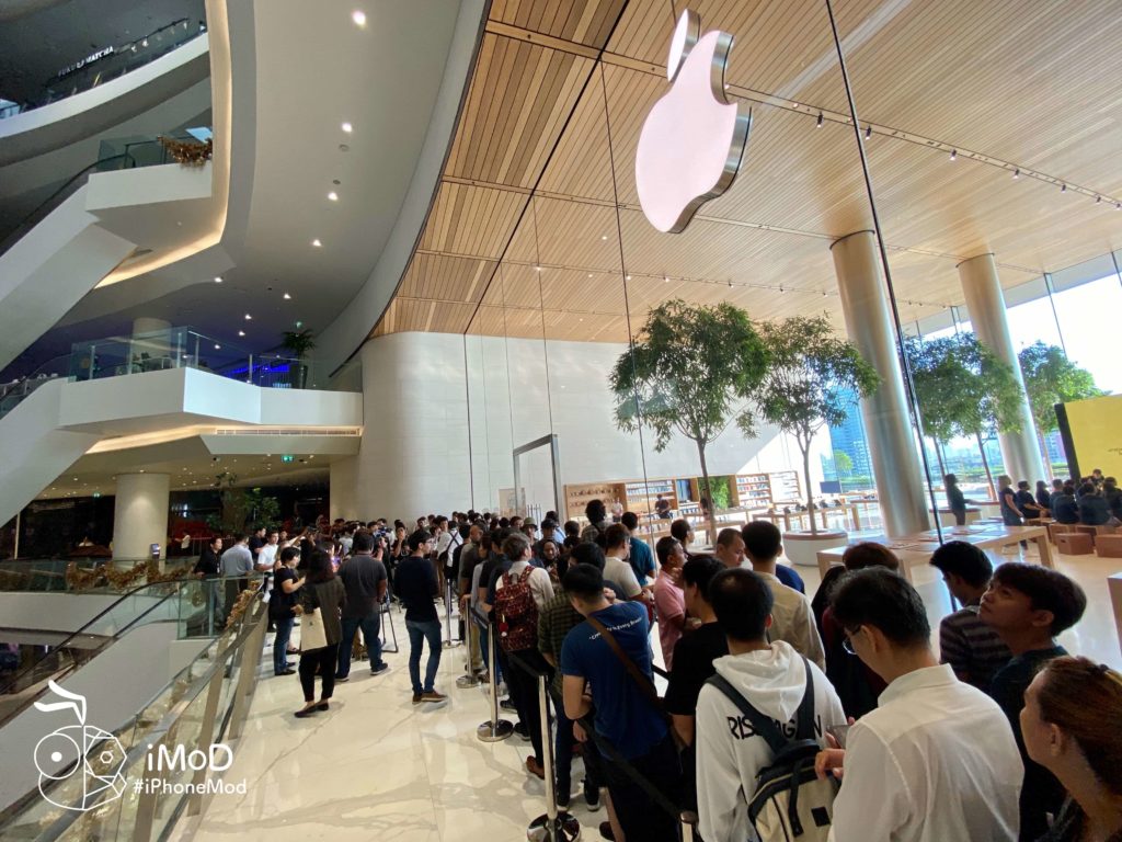 Apple Iconsiam Iphone 11 Released First Date Img 2