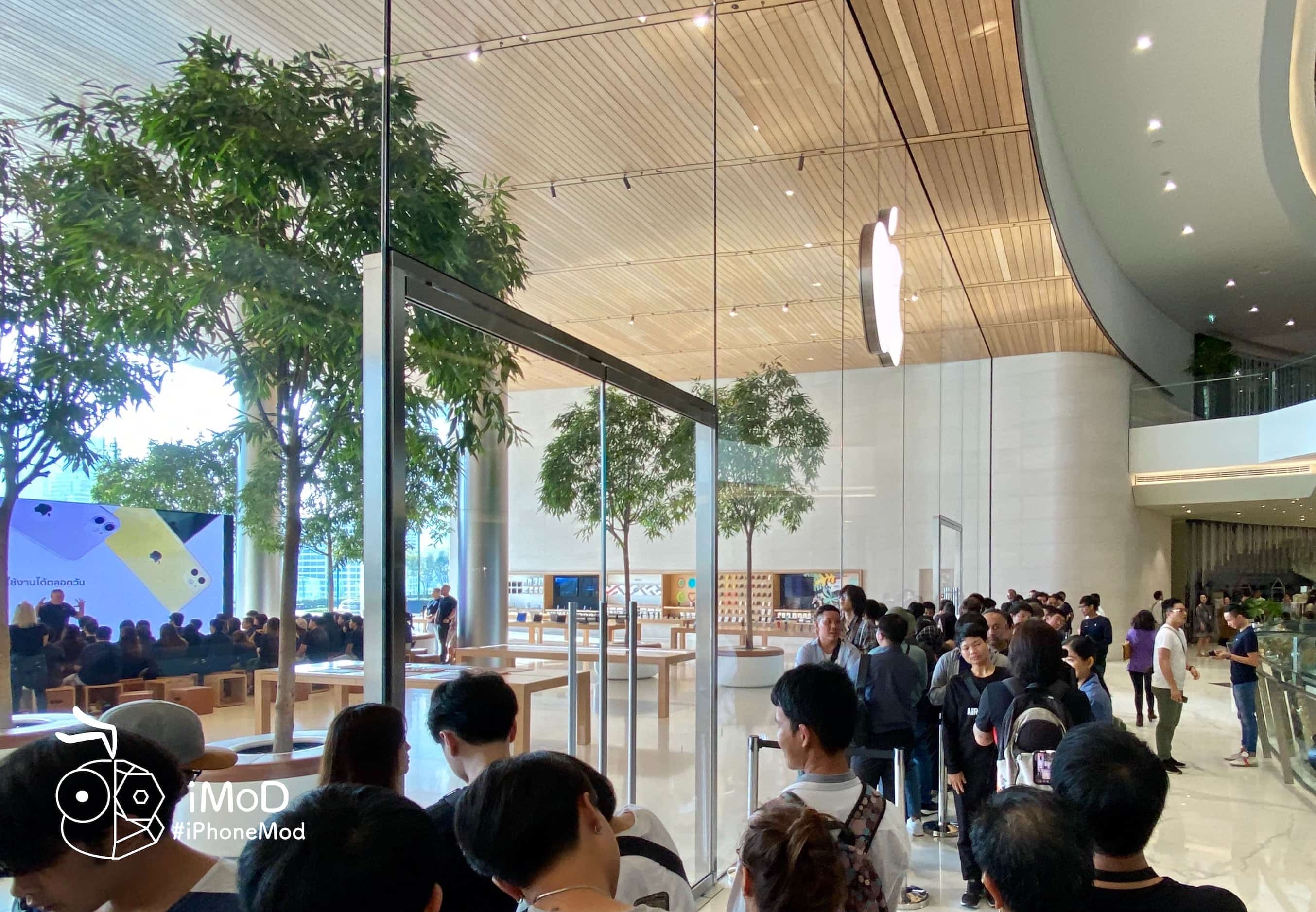 Apple Iconsiam Iphone 11 Released First Date Img 3